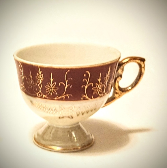 Small Japanese Pedestal Teacup Beautiful Red and Gold Design Japan Tea Cup - Picture 1 of 9